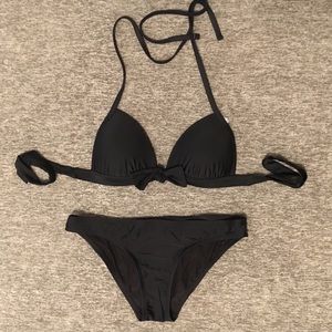 Black bikini